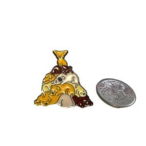 🆕 A pin of a mountain of dogs.  Really cute